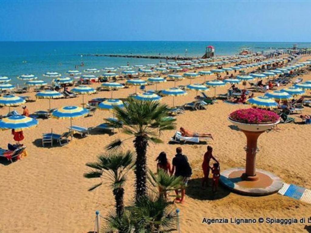 Lignano Exclusive With Pool Apartment ลินญาโน ซับเบียโดโร ภายนอก รูปภาพ