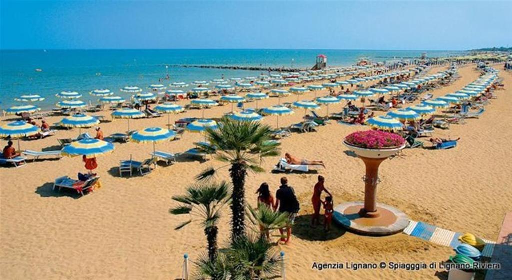 Lignano Exclusive With Pool Apartment ลินญาโน ซับเบียโดโร ภายนอก รูปภาพ